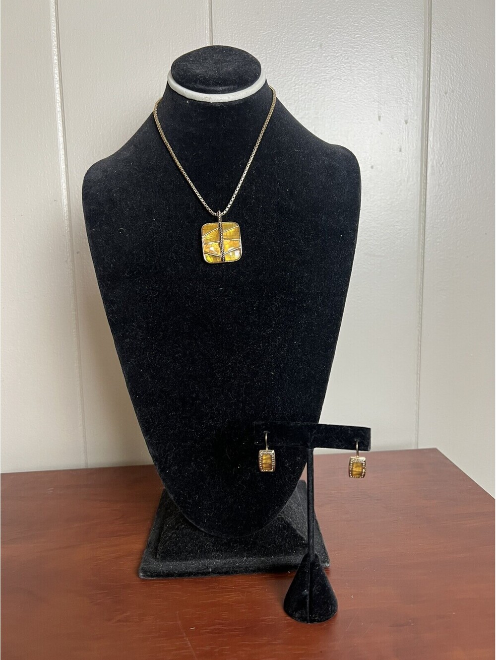 Vintage Monet Gold Tone Box Chain Necklace With Gold Iridescent Pendant Earrings